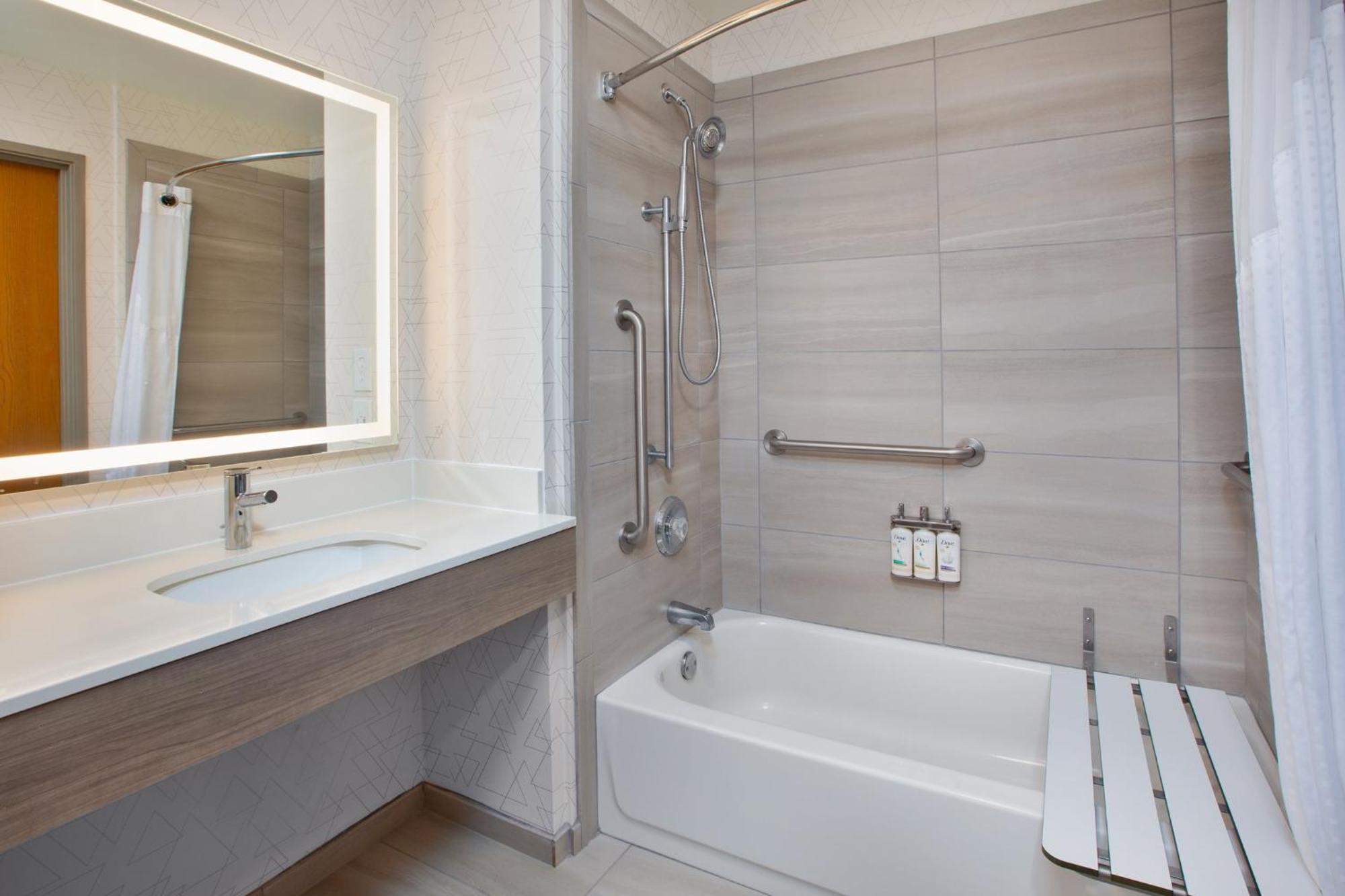 Holiday Inn Express & Suites Buffalo, An Ihg Hotel Dış mekan fotoğraf