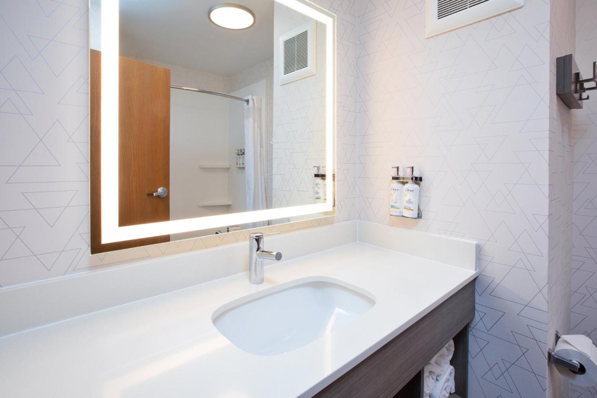 Holiday Inn Express & Suites Buffalo, An Ihg Hotel Dış mekan fotoğraf