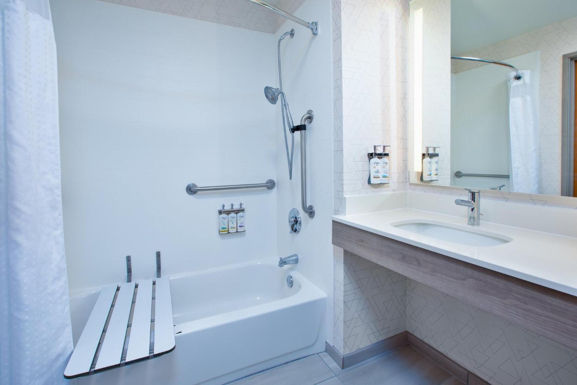 Holiday Inn Express & Suites Buffalo, An Ihg Hotel Dış mekan fotoğraf