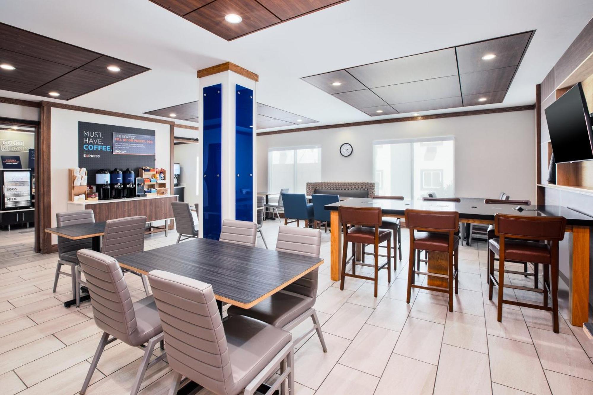 Holiday Inn Express & Suites Buffalo, An Ihg Hotel Dış mekan fotoğraf