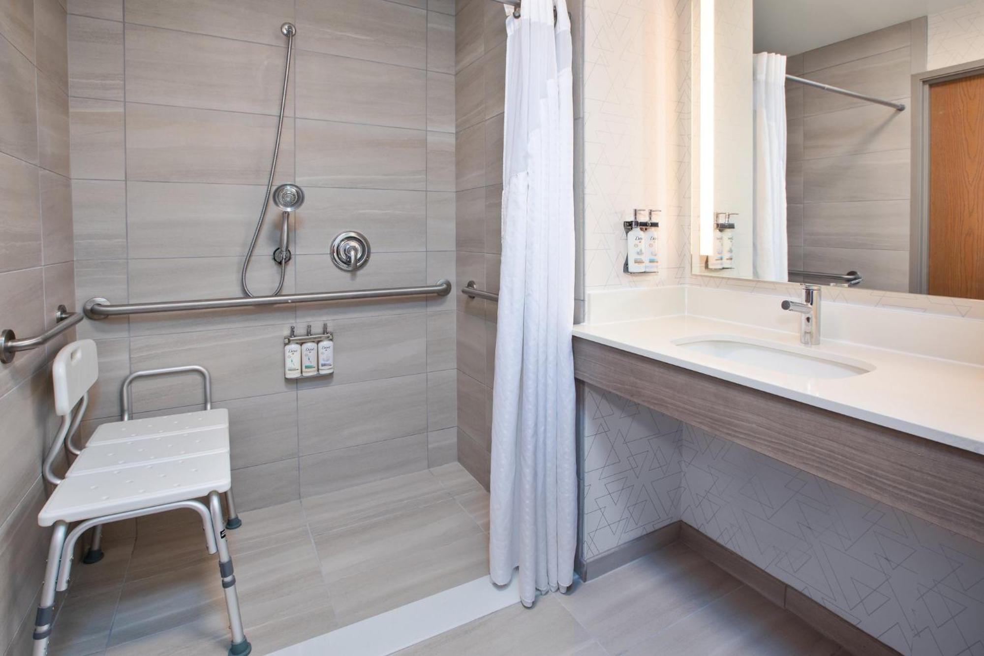 Holiday Inn Express & Suites Buffalo, An Ihg Hotel Dış mekan fotoğraf